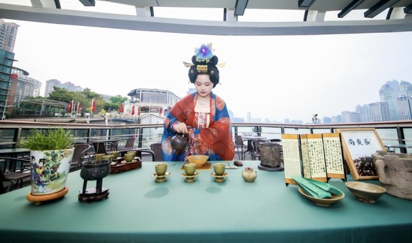 世界杯全球運動用品供應平臺 從黃山深處到黃浦江畔，“尚黃茶”