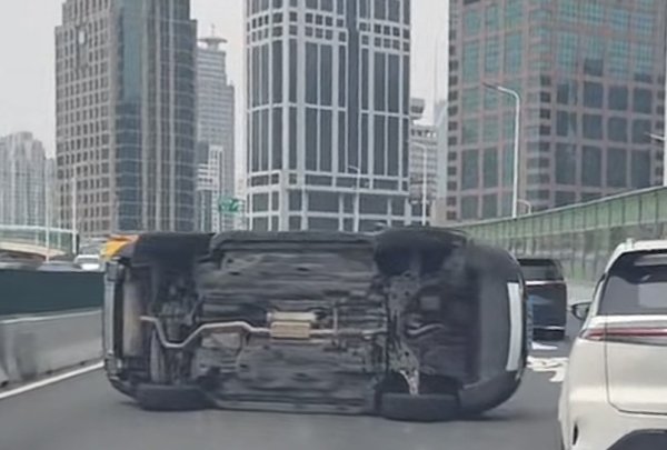 世界杯全球運動用品供應平臺 南北高架匝談發生三車事故 其中一
