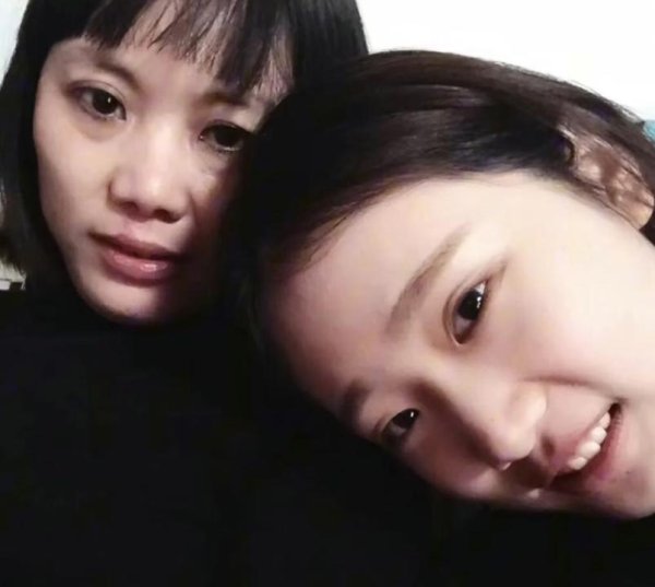 世界杯全球運動用品供應平臺 31歲好意思女模特患病靠輪椅出行