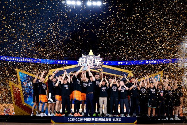 世界杯全球運動用品供應(yīng)平臺 冬眠24年終于苦盡甘來，這支上海