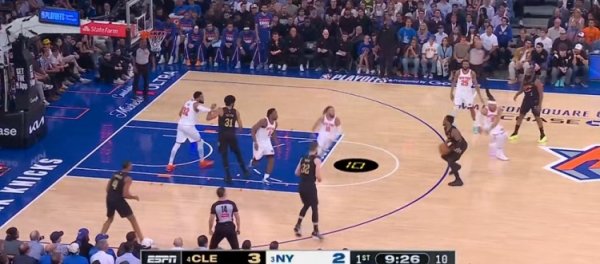 世界杯全球運動用品供應平臺 景色熱！米切爾弧頂三分后聚會上籃